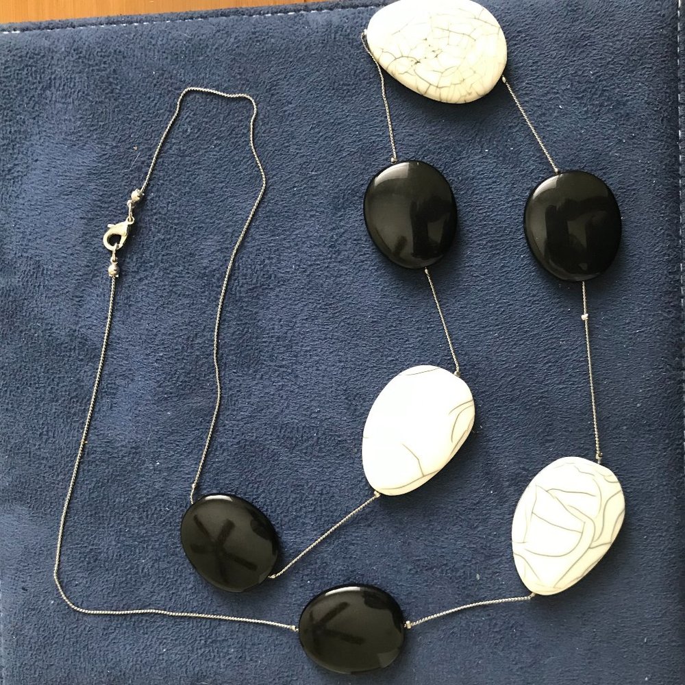 Black and white stones long necklace
